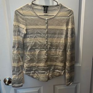 Theory Henley in good condition. Cashmere blend.